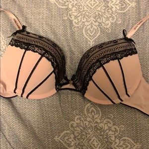 36B pink daisy fuentes bra with black lace detail